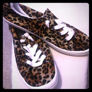 Forever comfort sneakers